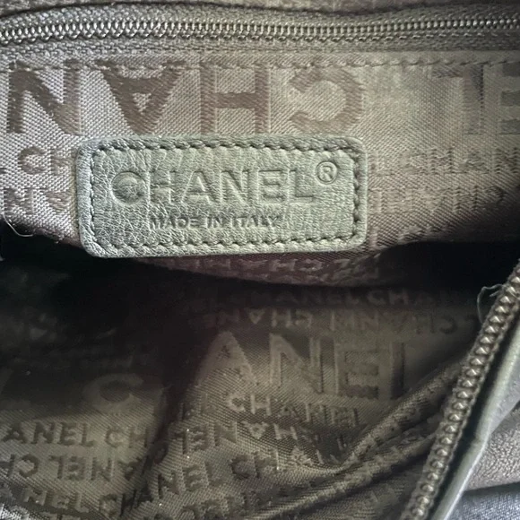 🔥SALE 🔥 EUC Chanel 9th series Lambskin Leather Ring Handle Hobo-Full Inclusion - Picture 11 of 14